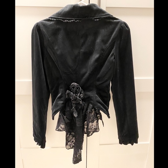 Velvet goth style jacket with lace - Picture 2 of 10